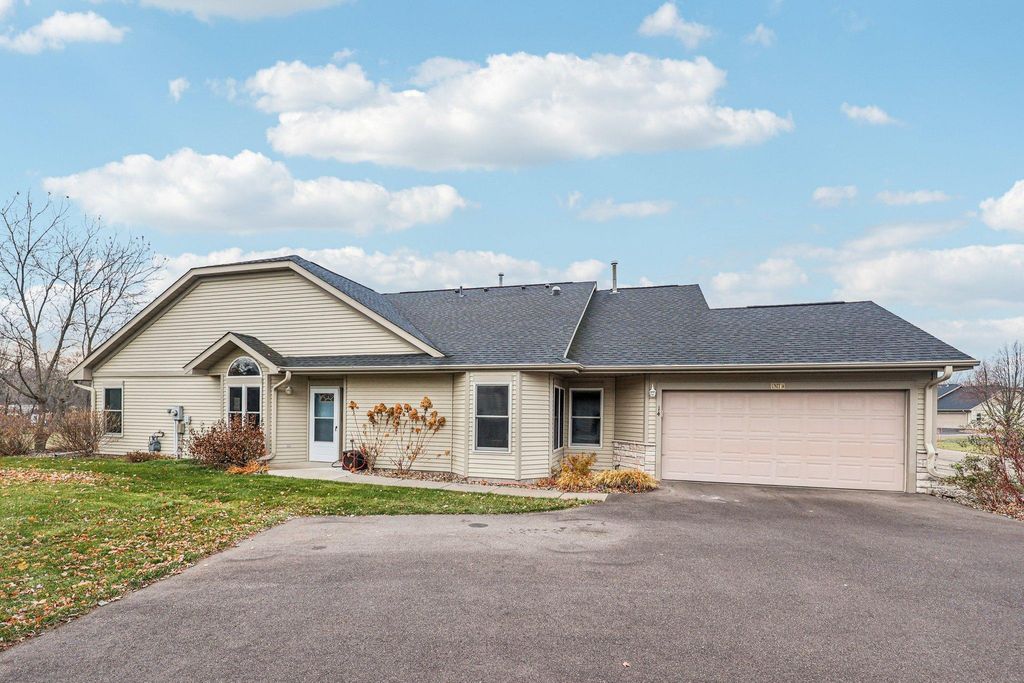 700 Leroy Lane 14, River Falls, WI 54022