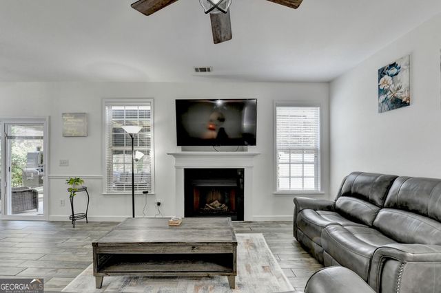 3329 Castleberry Village Circle, Cumming, GA 30040