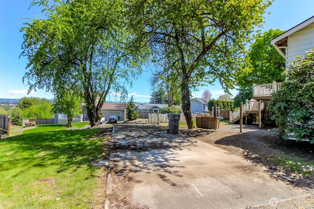 16235 NE 51st Street, Redmond, WA 98052