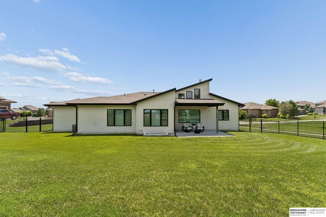 12112 Carpenter Street, Papillion, NE 68046