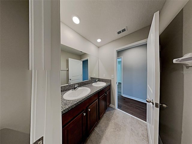 5125 WHITE CHICORY DRIVE, Ruskin, FL 33570