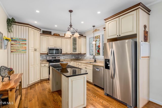 718 Copperhead Hollow Road, Mountain City, TN 37683