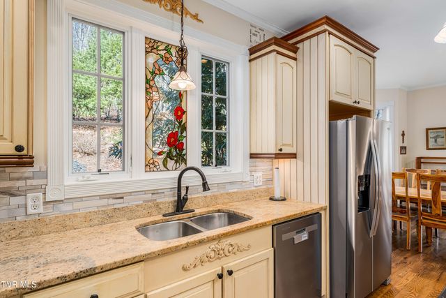 718 Copperhead Hollow Road, Mountain City, TN 37683