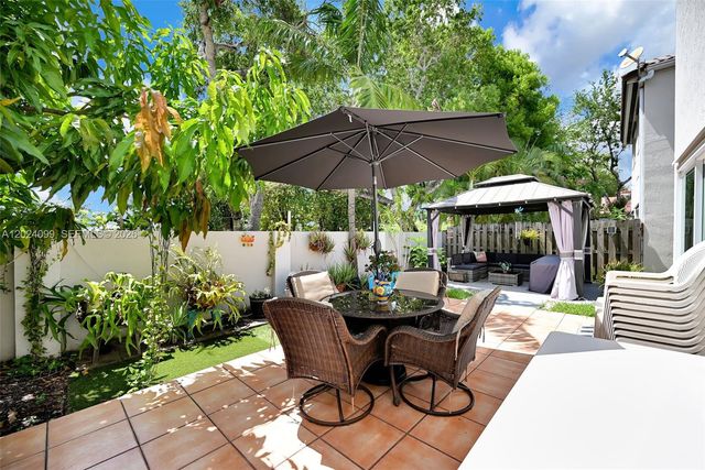 9732 SW 166th Ct, Miami, FL 33196