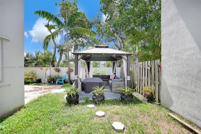 9732 SW 166th Ct, Miami, FL 33196