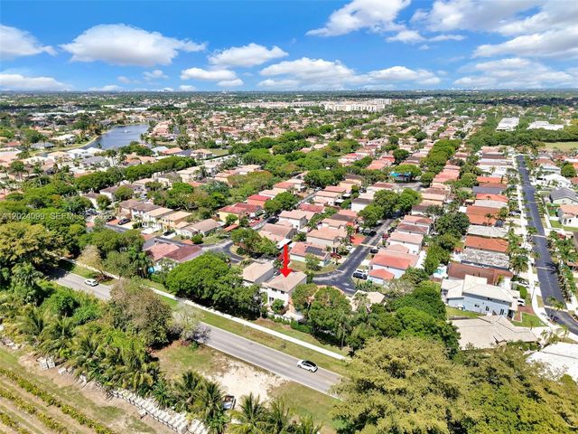9732 SW 166th Ct, Miami, FL 33196