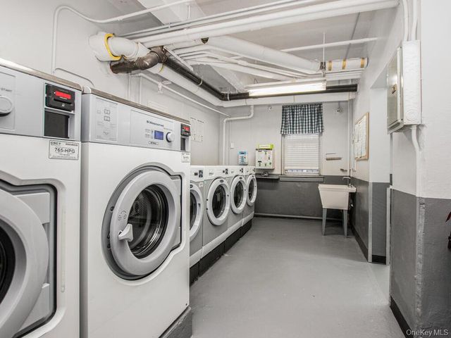 365 Bronx River Road 2C, Yonkers, NY 10704