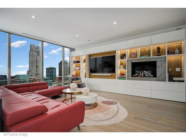 363 E Wacker Drive 3101, Chicago, IL 60601