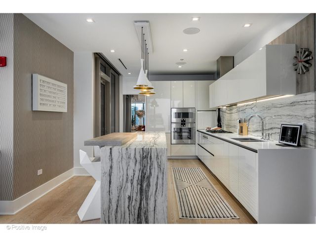 363 E Wacker Drive 3101, Chicago, IL 60601