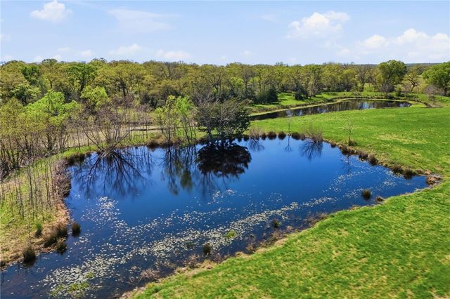 4678 Highway 90, Madisonville, TX 77864