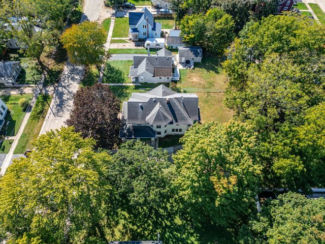 305 W Perry Street, Belvidere, IL 61008