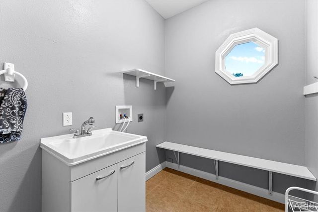 8414 Braeswood Estates Drive, O'fallon, IL 62269