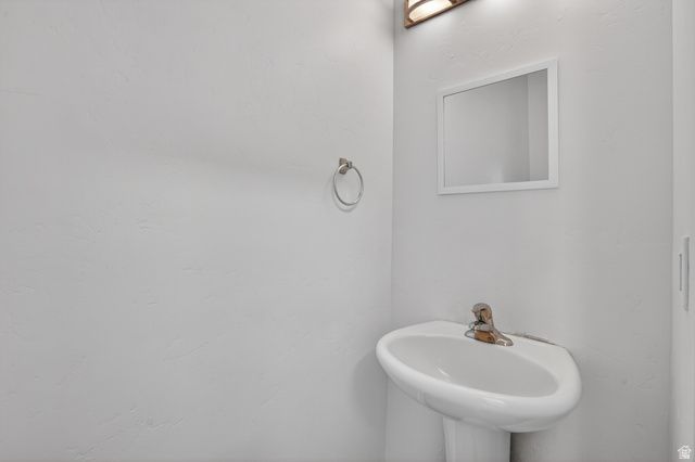 3941 W HOPKINTON CIR, South Jordan, UT 84009