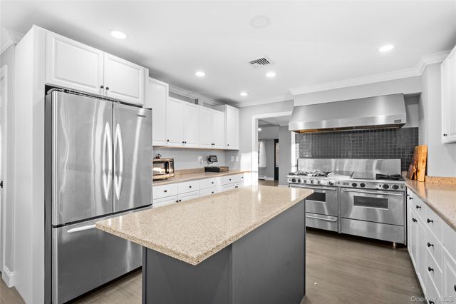 32 Greenport Avenue, Medford, NY 11763