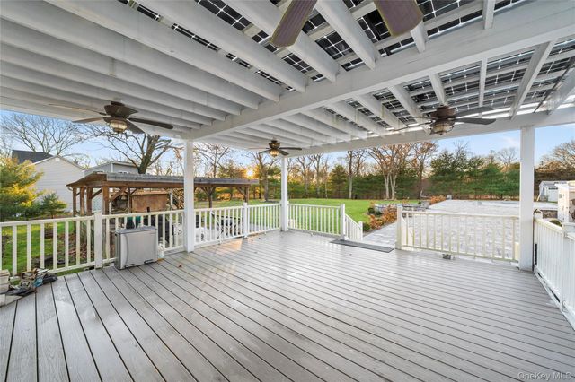 32 Greenport Avenue, Medford, NY 11763