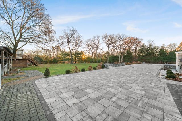 32 Greenport Avenue, Medford, NY 11763