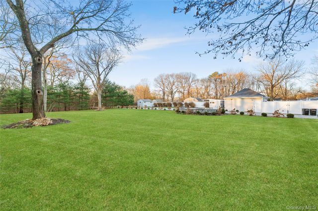 32 Greenport Avenue, Medford, NY 11763