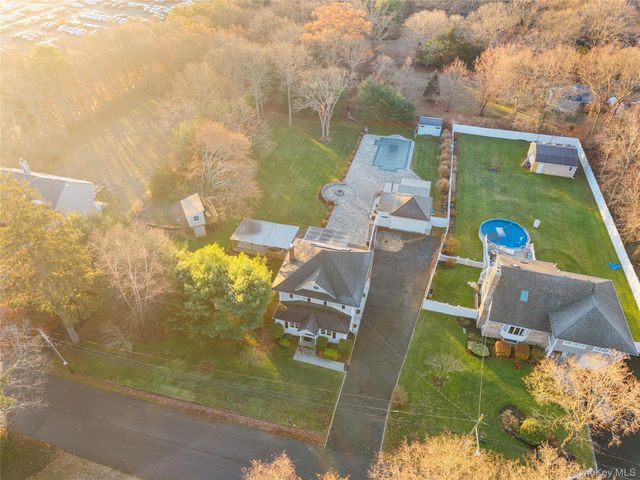 32 Greenport Avenue, Medford, NY 11763