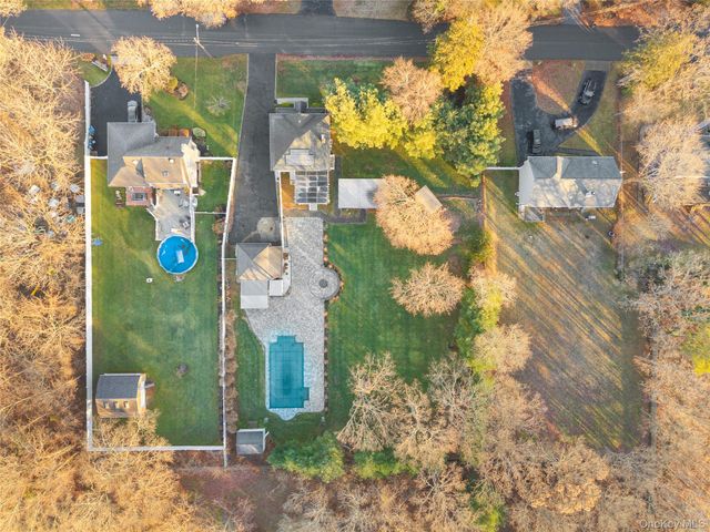 32 Greenport Avenue, Medford, NY 11763