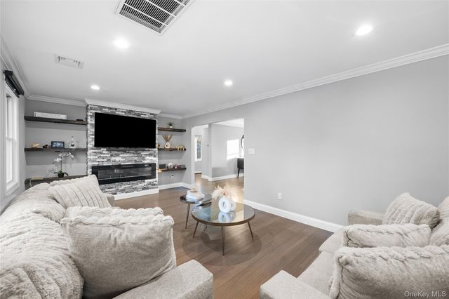 32 Greenport Avenue, Medford, NY 11763