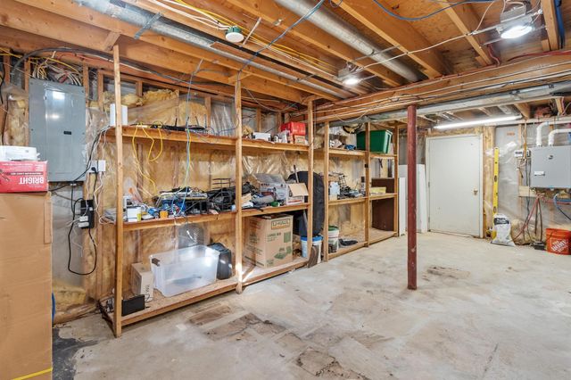 61 Beaver Pond Road, Weare, NH 03281