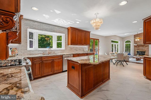 13113 WILLOW EDGE CT, Clifton, VA 20124