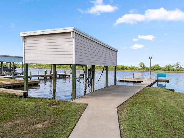 124 Seagull, Sargent, TX 77414