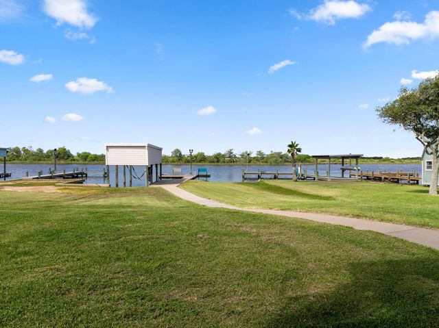 124 Seagull, Sargent, TX 77414