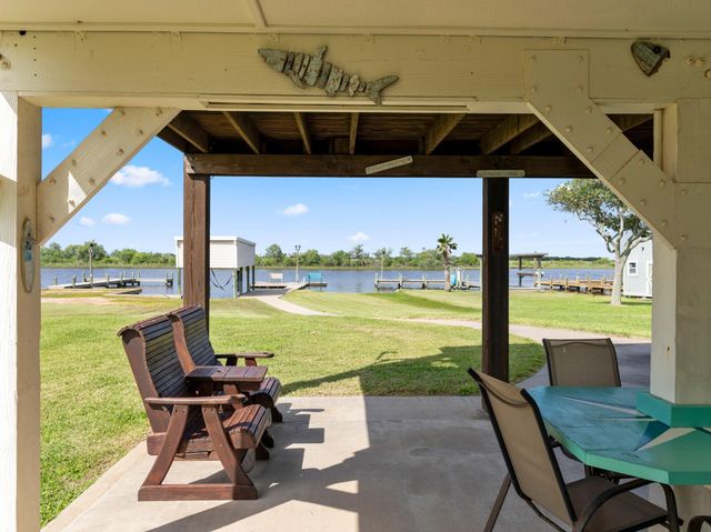 124 Seagull, Sargent, TX 77414