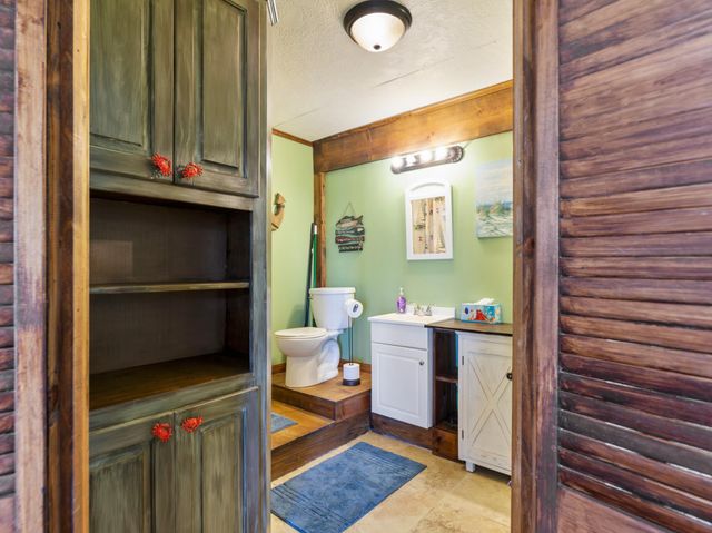 124 Seagull, Sargent, TX 77414