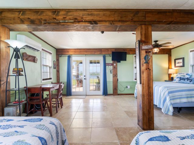 124 Seagull, Sargent, TX 77414