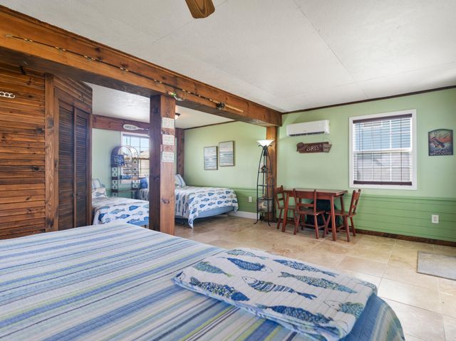 124 Seagull, Sargent, TX 77414