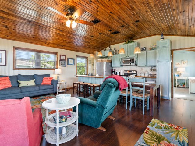 124 Seagull, Sargent, TX 77414