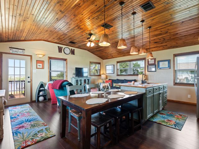 124 Seagull, Sargent, TX 77414