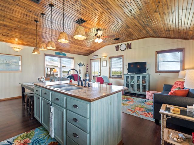 124 Seagull, Sargent, TX 77414