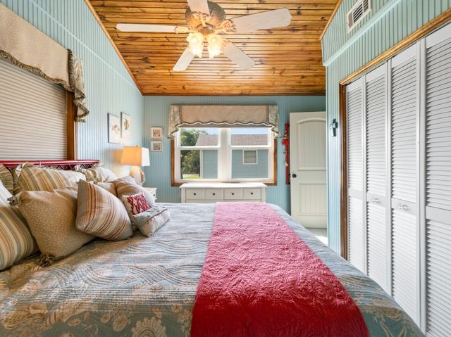 124 Seagull, Sargent, TX 77414