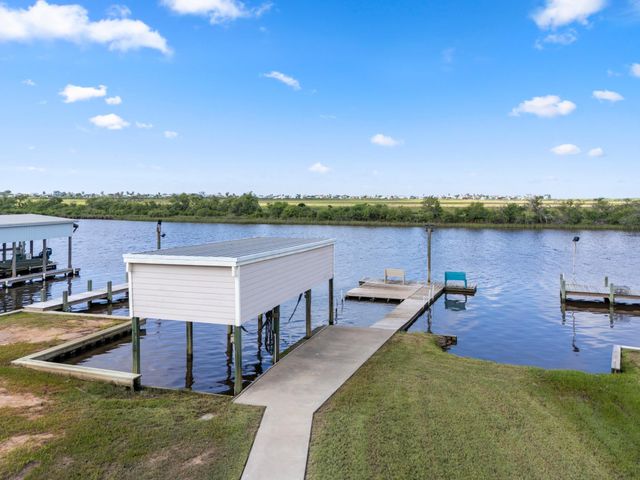 124 Seagull, Sargent, TX 77414