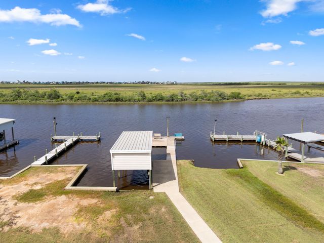 124 Seagull, Sargent, TX 77414