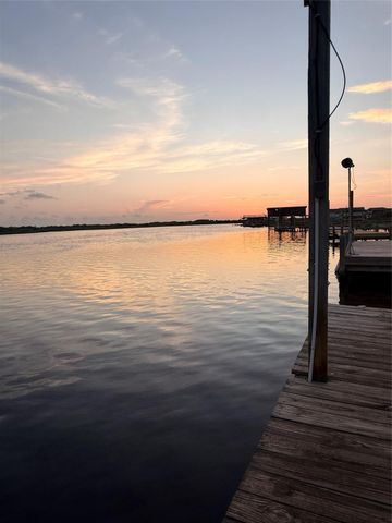 124 Seagull, Sargent, TX 77414