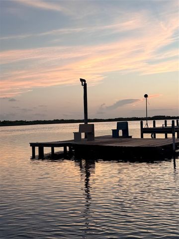124 Seagull, Sargent, TX 77414