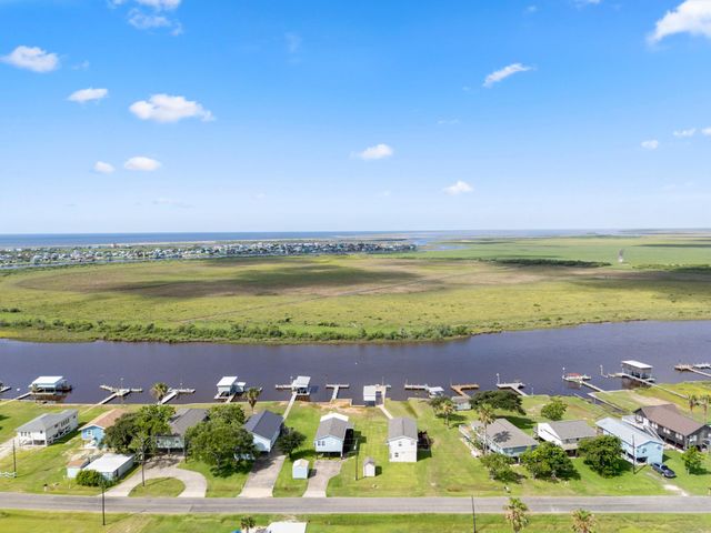 124 Seagull, Sargent, TX 77414