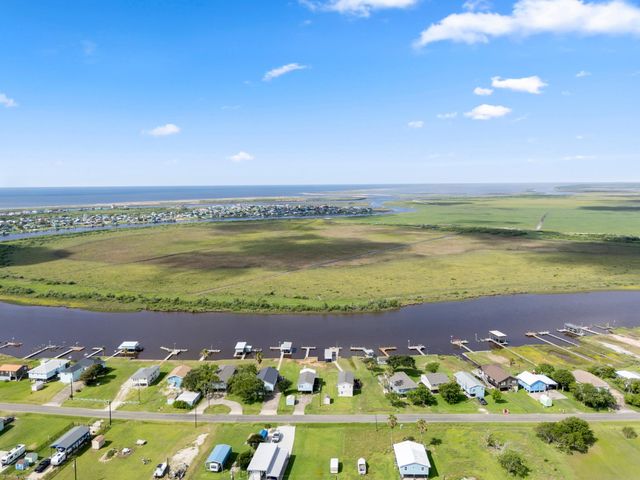 124 Seagull, Sargent, TX 77414