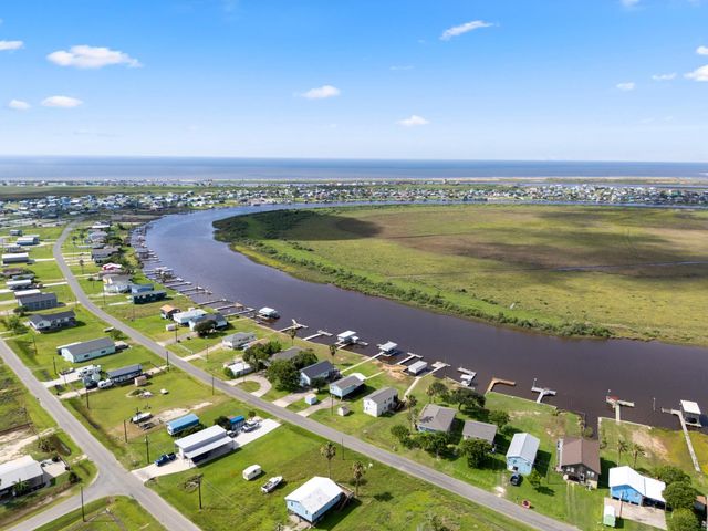 124 Seagull, Sargent, TX 77414