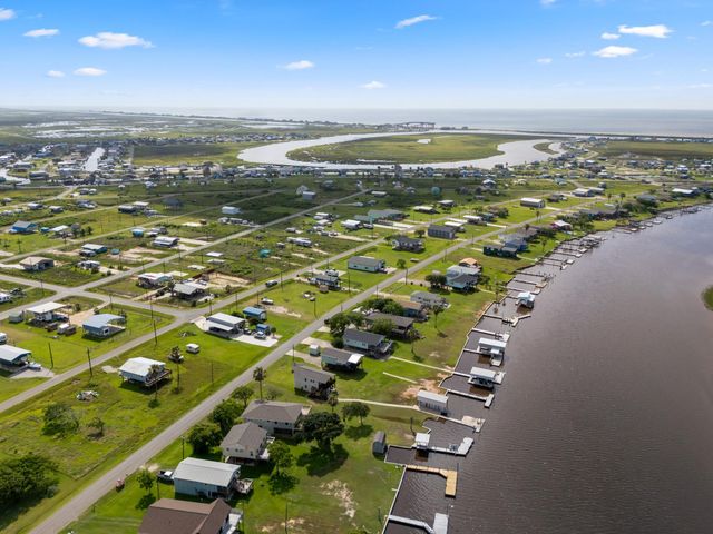 124 Seagull, Sargent, TX 77414
