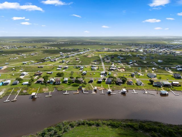 124 Seagull, Sargent, TX 77414