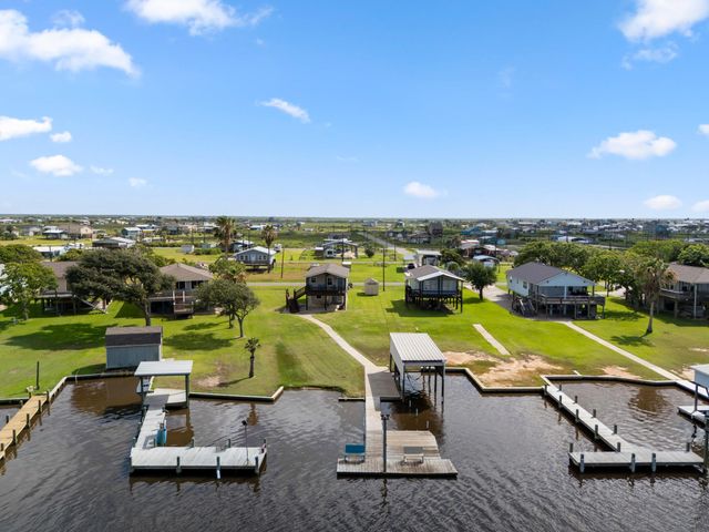 124 Seagull, Sargent, TX 77414