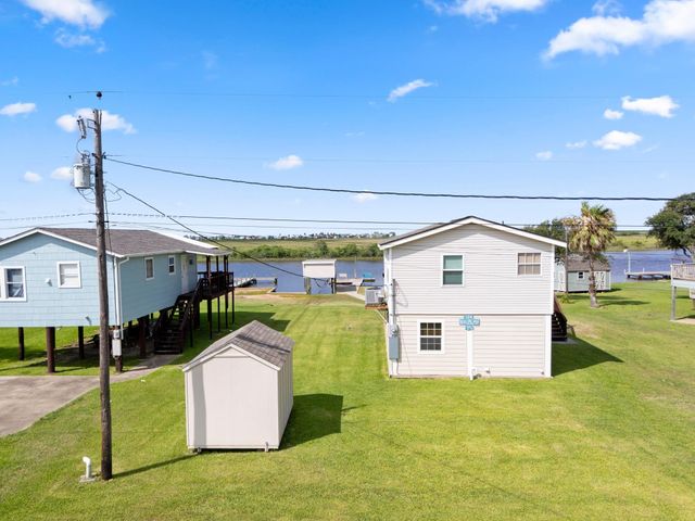124 Seagull, Sargent, TX 77414