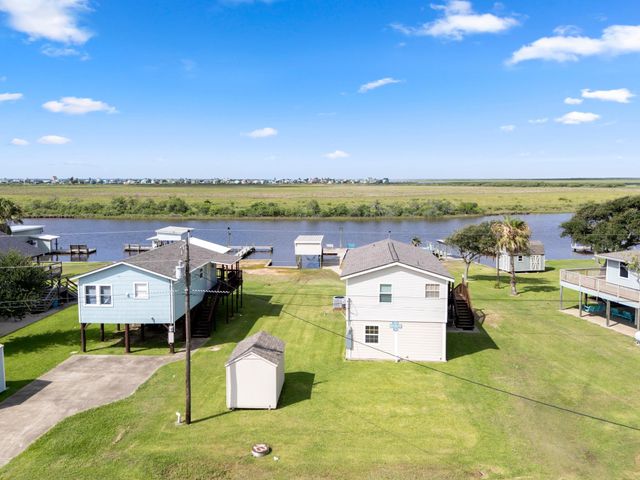 124 Seagull, Sargent, TX 77414