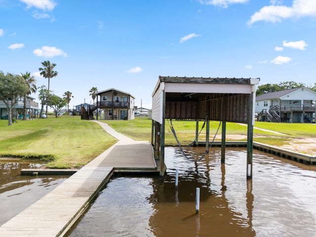 124 Seagull, Sargent, TX 77414