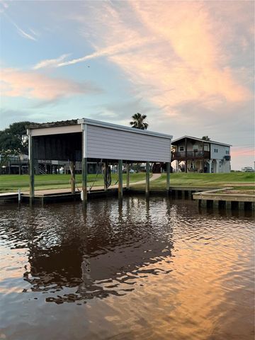 124 Seagull, Sargent, TX 77414